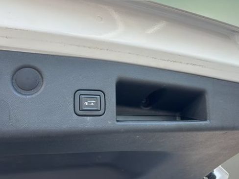 Used 2023 Chevrolet Equinox LT FWD image 33