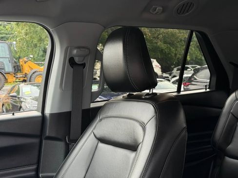 Used 2022 Ford Explorer XLT w/ Equipment Group 202A image 26