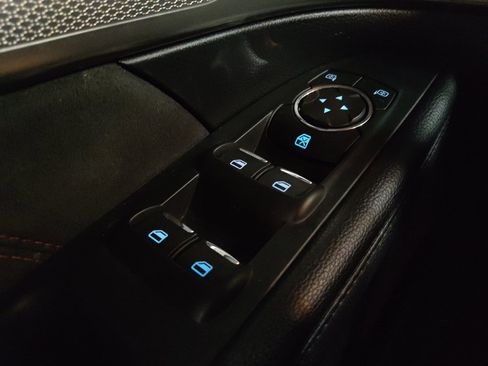 Used 2018 Ford Explorer XLT w/ Equipment Group 202A FWD image 27