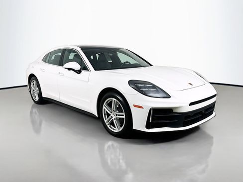 Used 2025 Porsche Panamera RWD image 3