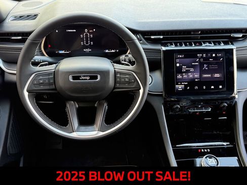 New 2025 Jeep Grand Cherokee L Altitude image 11