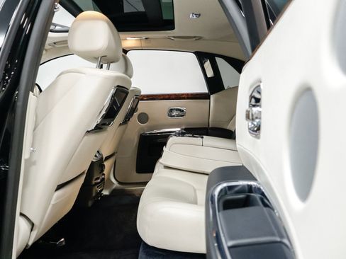 Used 2015 Rolls-Royce Ghost image 32