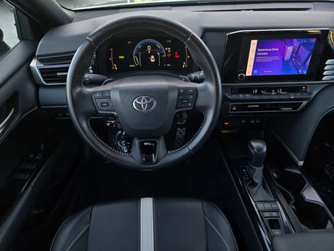 Used 2025 Toyota Camry SE FWD image 11