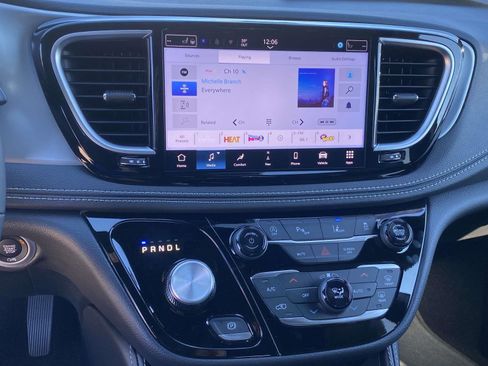 New 2026 Chrysler Pacifica Limited w/ S Appearance Package image 7