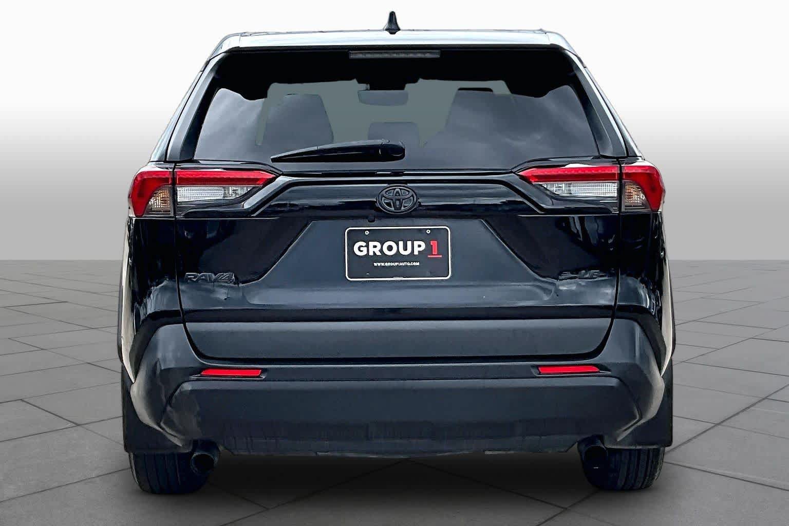 Used 2022 Toyota RAV4 LE FWD image 4