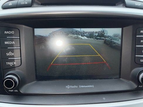 Used 2017 Kia Sorento LX w/ LX Convenience Package image 10