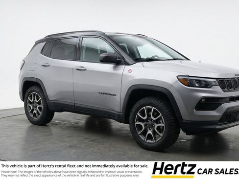 Used 2025 Jeep Compass Trailhawk image 1