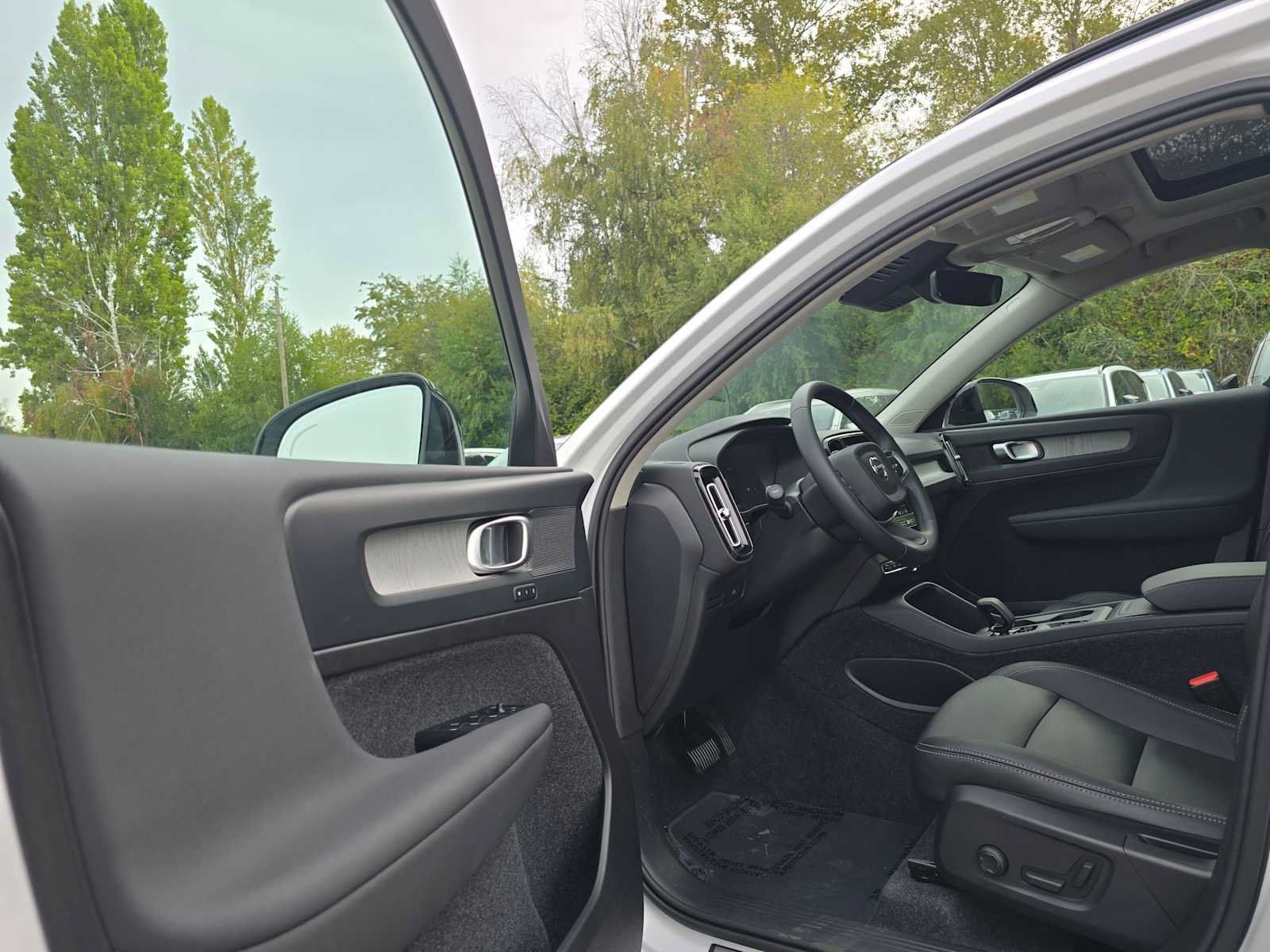 Used 2026 Volvo XC40 B5 Core w/ Climate Package AWD/4WD image 20