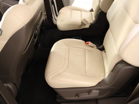 Used 2020 Ford Explorer Platinum w/ Premium Technology Package image 13