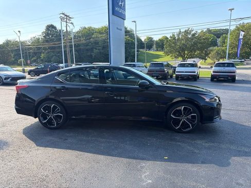 Used 2023 Nissan Altima 2.5 SR FWD image 4