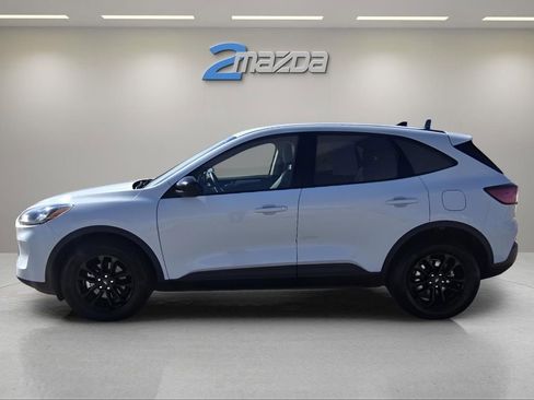 Used 2020 Ford Escape SE Sport image 2