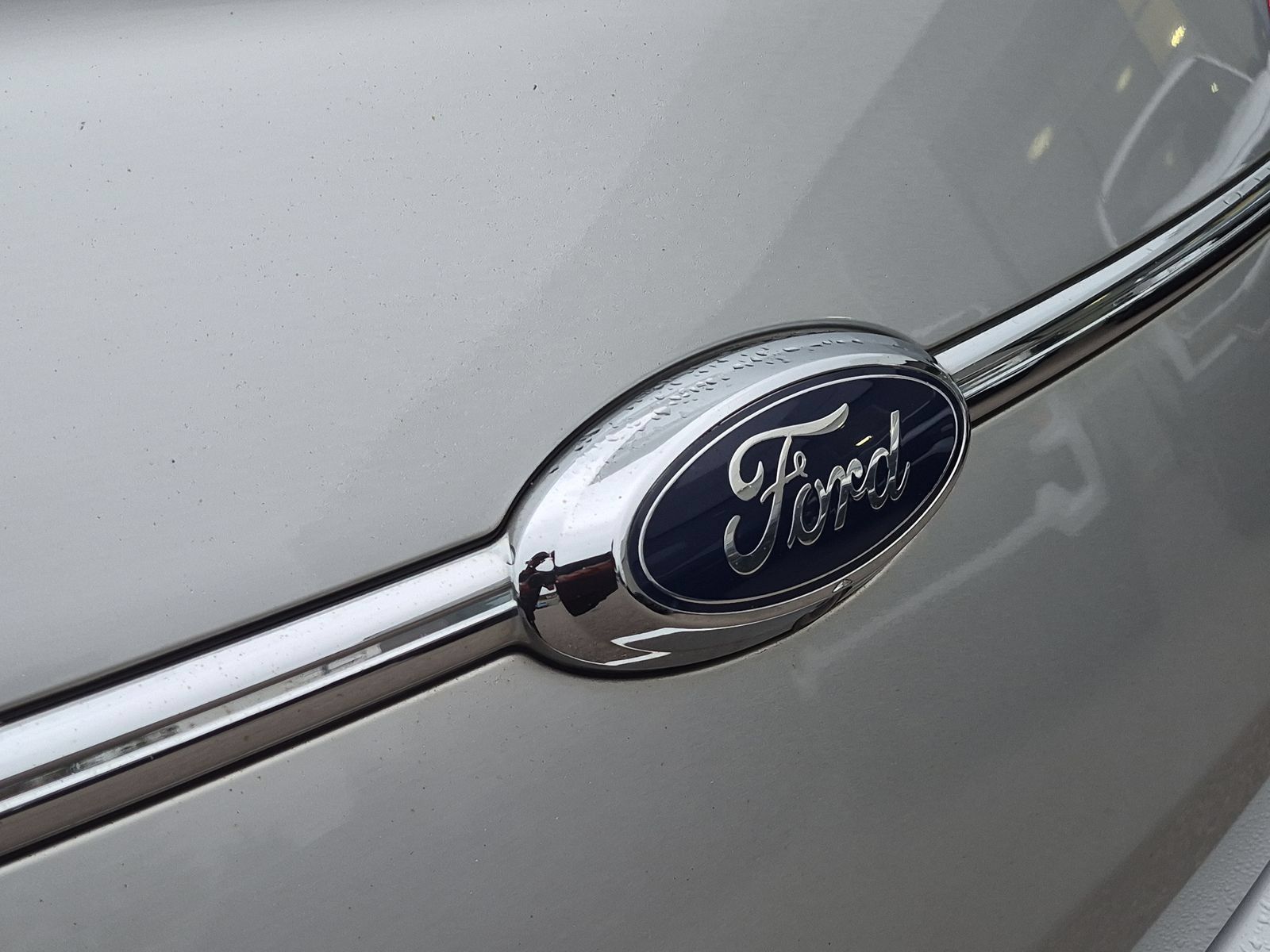 Used 2016 Ford Taurus SEL w/ Equipment Group 201A AWD/4WD image 13