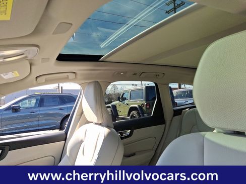 Certified 2023 Volvo XC60 B5 Plus image 15