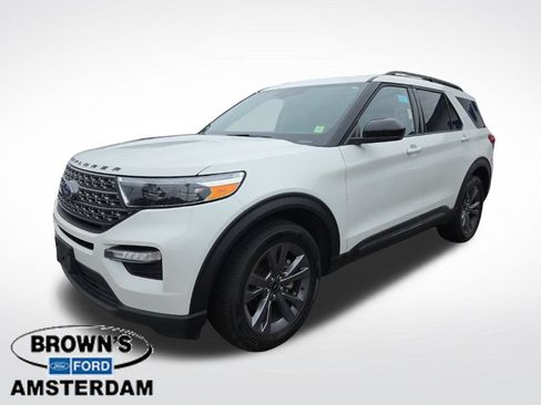 Used 2023 Ford Explorer XLT w/ Equipment Group 202A AWD/4WD image 3