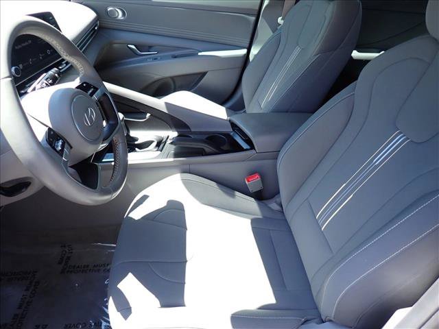 Used 2025 Hyundai Elantra Sport FWD image 11