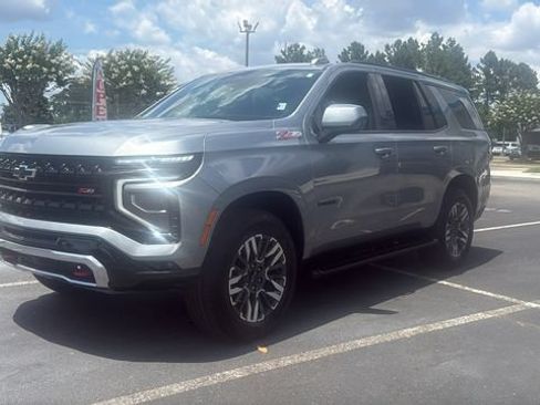 Used 2025 Chevrolet Tahoe Z71 AWD/4WD image 3
