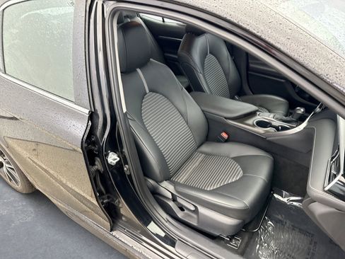 Used 2023 Toyota Camry SE image 16