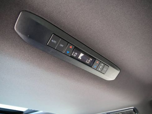 Used 2026 Toyota Sienna Limited FWD image 22