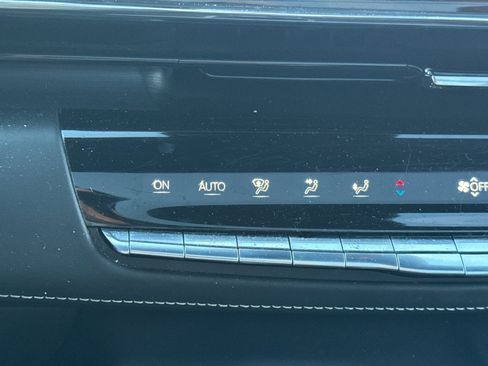 Used 2023 Cadillac Escalade Sport Platinum w/ LPO, ONYX Package image 29