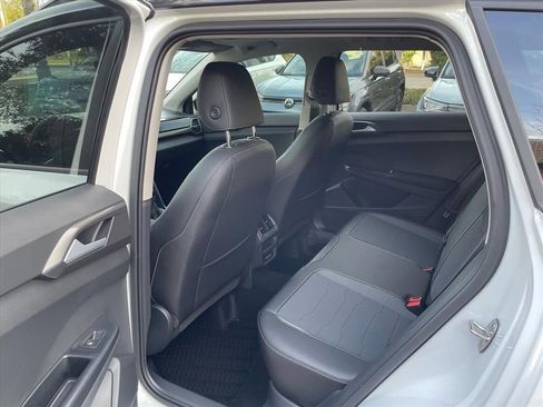 New 2026 Volkswagen Taos SE FWD image 21