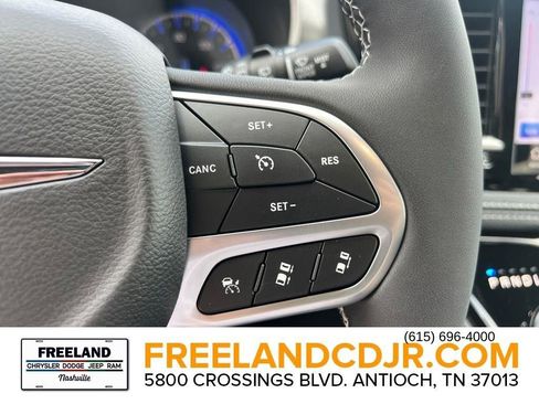 New 2025 Chrysler Pacifica Select image 11