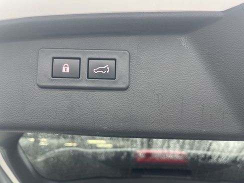 Used 2023 Subaru Outback Premium image 8