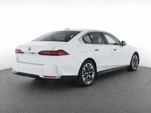 Used 2026 BMW 530i RWD image 3
