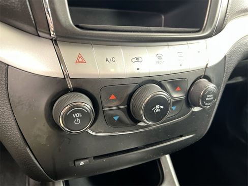 Used 2018 Dodge Journey SE w/ Popular Equipment Group image 14