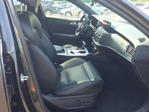 Used 2022 Kia Stinger GT1 AWD/4WD image 5