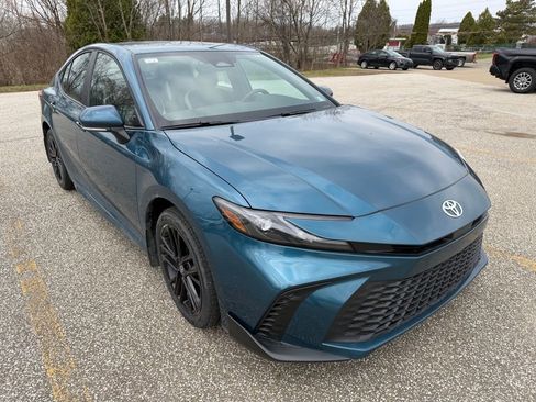 Used 2025 Toyota Camry SE w/ Convenience Package image 7