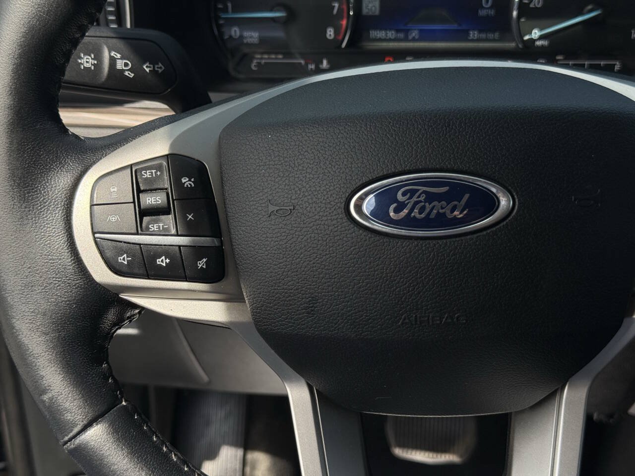 Used 2021 Ford Explorer Limited w/ Equipment Group 301A AWD/4WD image 16