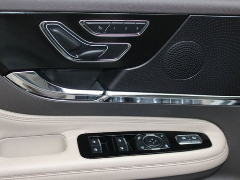 Used 2023 Lincoln Corsair Reserve w/ Jet Appearance Package image 12