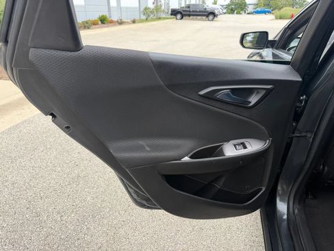 Used 2018 Chevrolet Malibu LS w/ LPO, Convenience Package 2 FWD image 18
