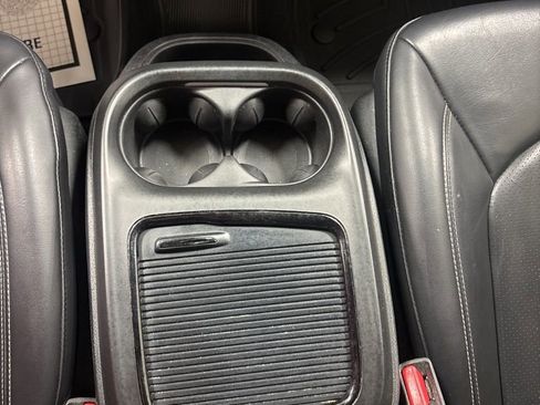 Used 2023 Chrysler Pacifica Touring-L w/ S Appearance Package FWD image 14
