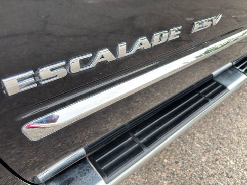 Used 2013 Cadillac Escalade ESV Platinum AWD/4WD image 16
