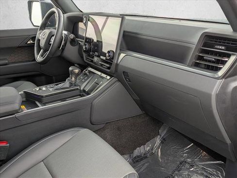 Used 2026 Lexus GX 550 w/ Accessory Package (2T) AWD/4WD image 24
