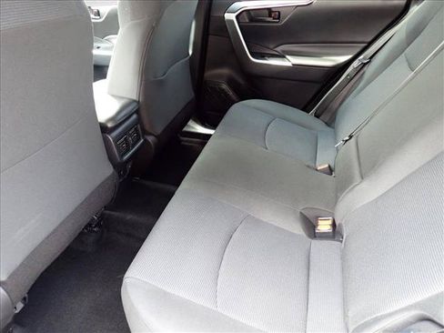 Used 2022 Toyota RAV4 LE AWD/4WD image 9
