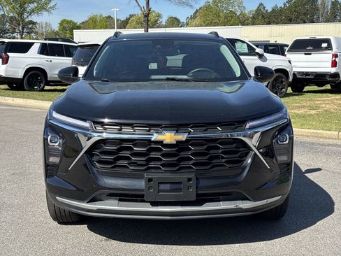 Used 2024 Chevrolet Trax LT w/ Driver Confidence Package image 3