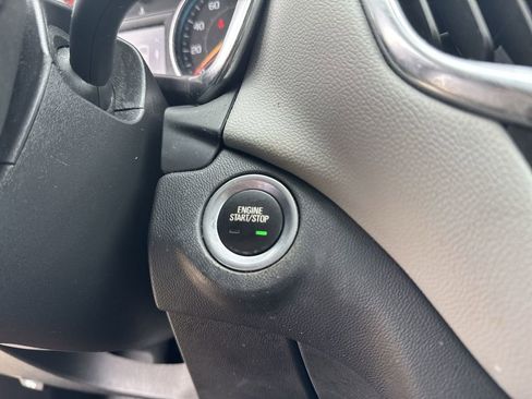 Used 2021 Chevrolet Equinox LT w/ Driver Convenience Package FWD image 13
