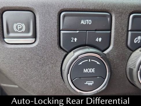 Used 2025 Chevrolet Silverado 1500 LT image 31