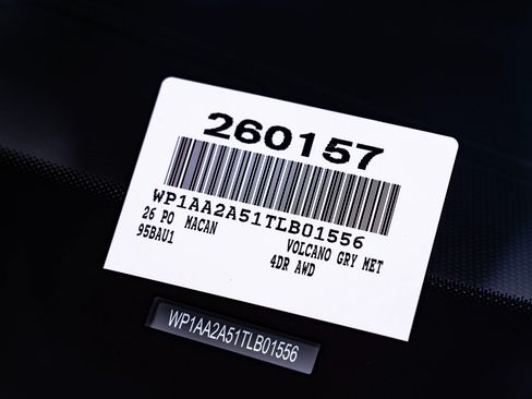 Certified 2026 Porsche Macan AWD/4WD image 30