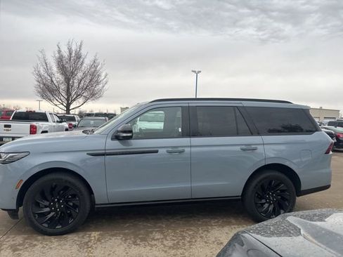 New 2025 Lincoln Navigator Reserve w/ Jet Appearance Package AWD/4WD image 13