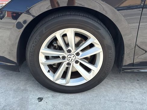 Used 2020 Volkswagen Passat 2.0T SE w/ Sunroof Package FWD image 18