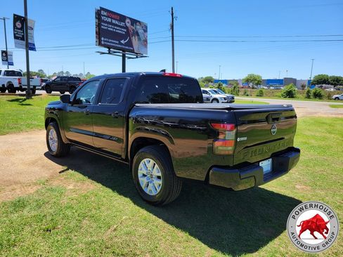 Used 2023 Nissan Frontier SV RWD image 3