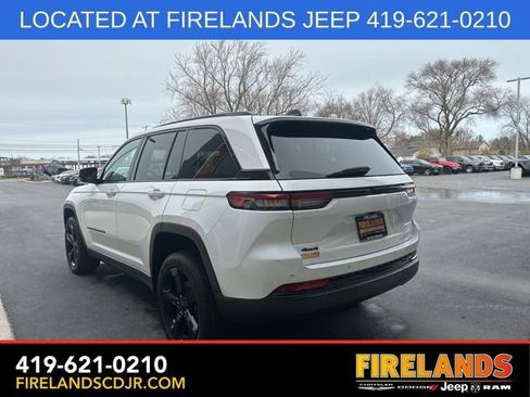 Used 2023 Jeep Grand Cherokee Altitude image 7