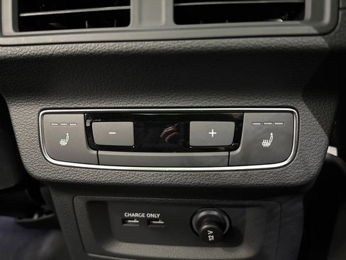 Used 2023 Audi Q5 e Prestige w/ Prestige Package image 32