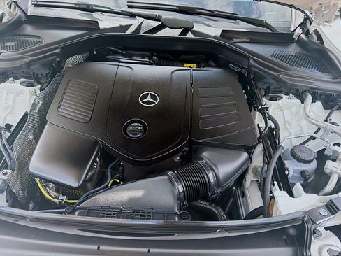 Used 2024 Mercedes-Benz GLC 300 4MATIC image 33
