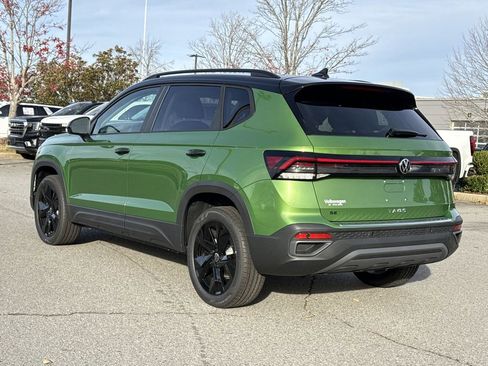 New 2026 Volkswagen Taos SE FWD image 3