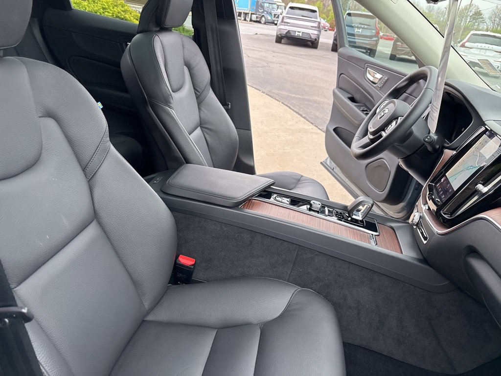 Certified 2023 Volvo XC60 B5 Plus w/ Climate Package AWD/4WD image 39