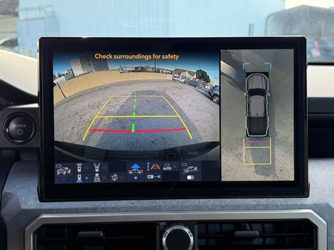 Used 2024 Toyota Tacoma Trailhunter image 28